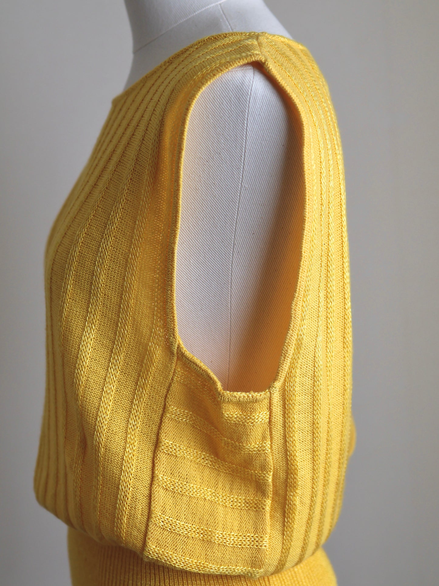 Made in Italy Vintage Back-Open Summer Knit Vest